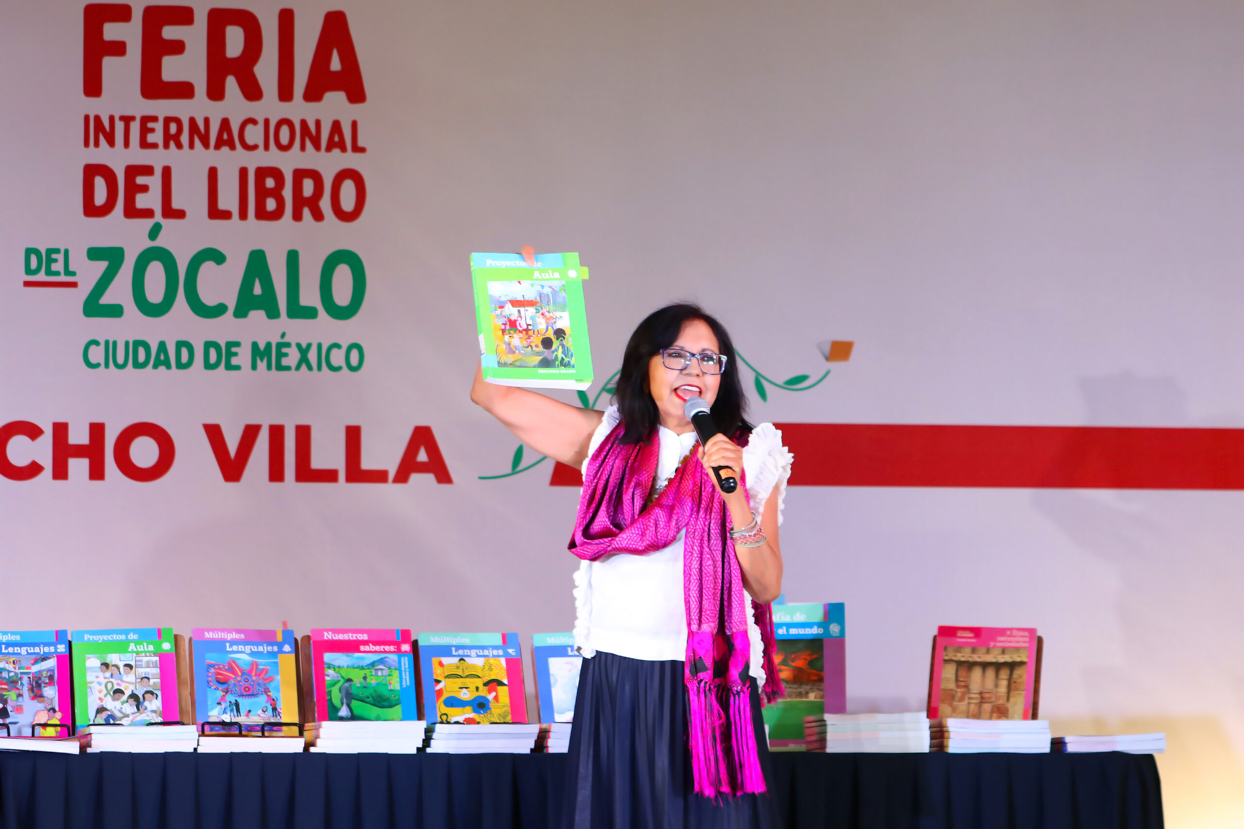 Participa titular de la SEP en la Feria Internacional del Libro del Zócalo de la Ciudad de México